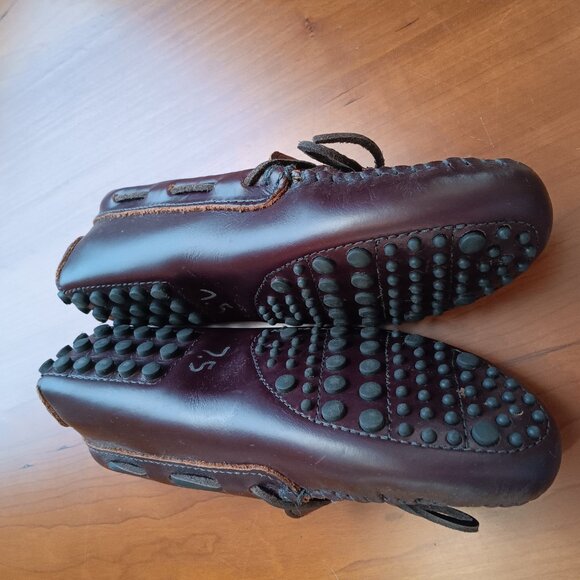 Minnetonka Women's Classic Driving Moccasin in Dark Brown Leather - Picture 4 of 5